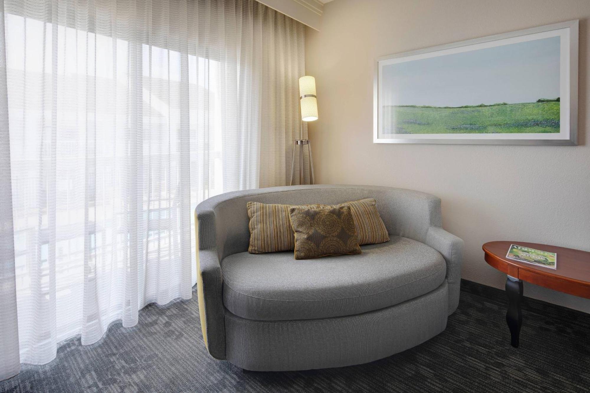Courtyard Dallas Addison Midway Екстериор снимка