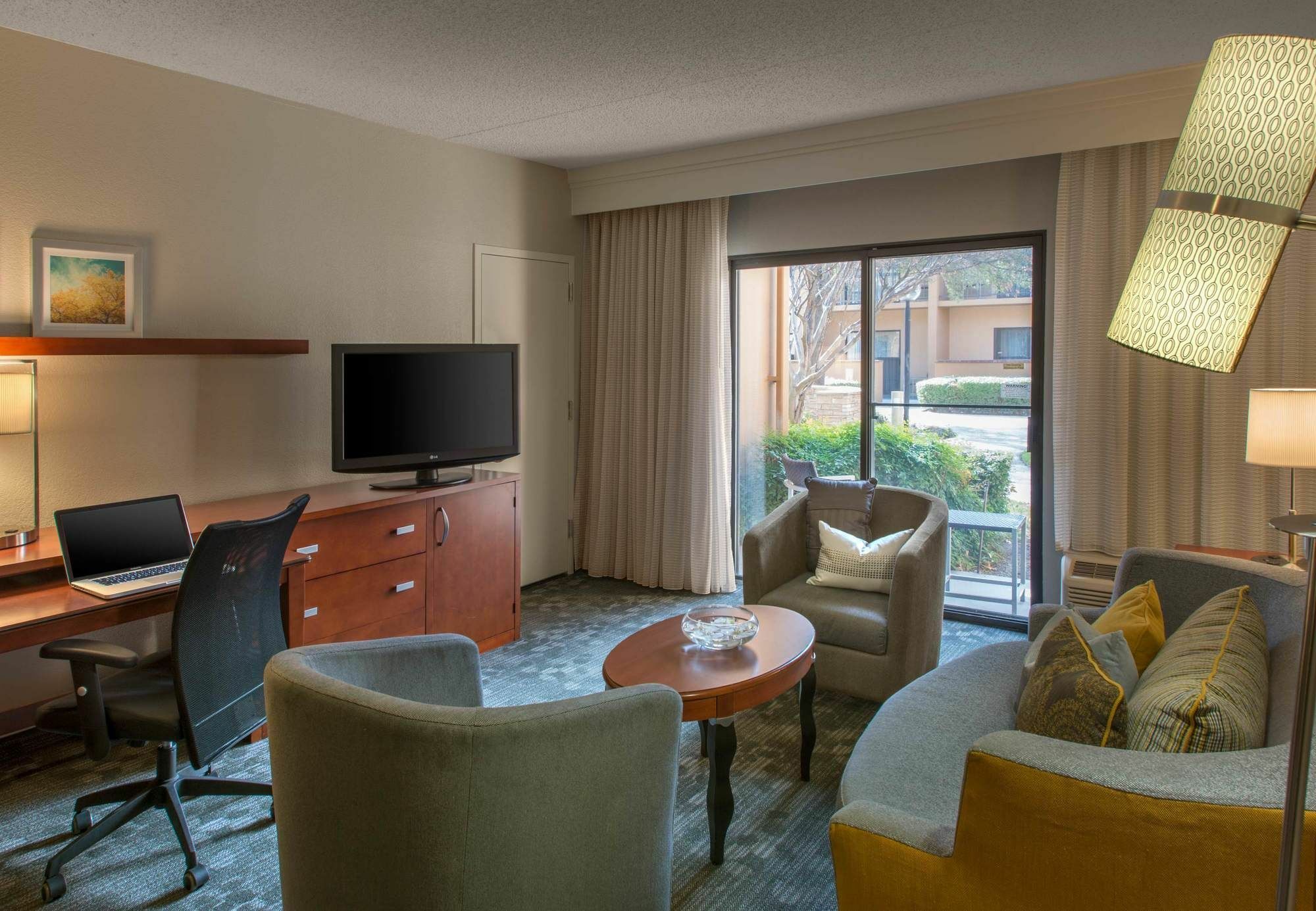 Courtyard Dallas Addison Midway Екстериор снимка